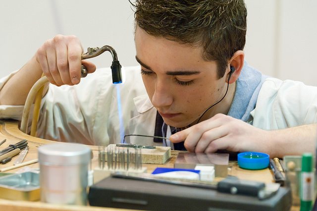 apprenti au travail