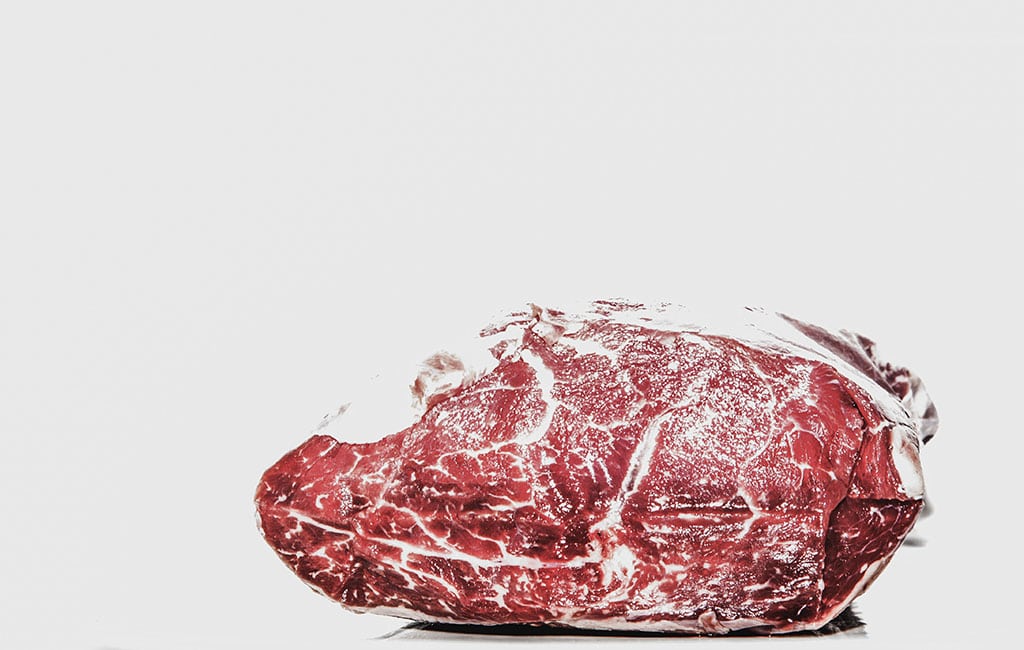 Une pièce de viande de boucher